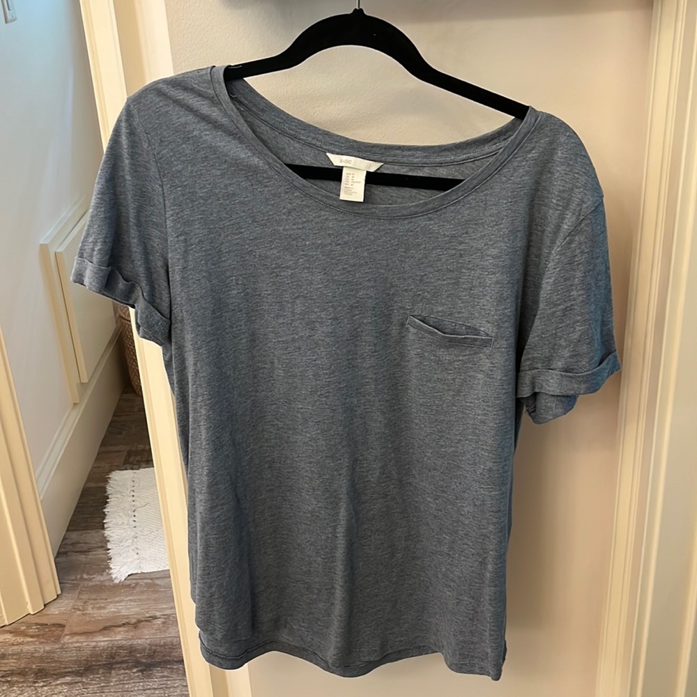 H&M women’s short sleeve tee.